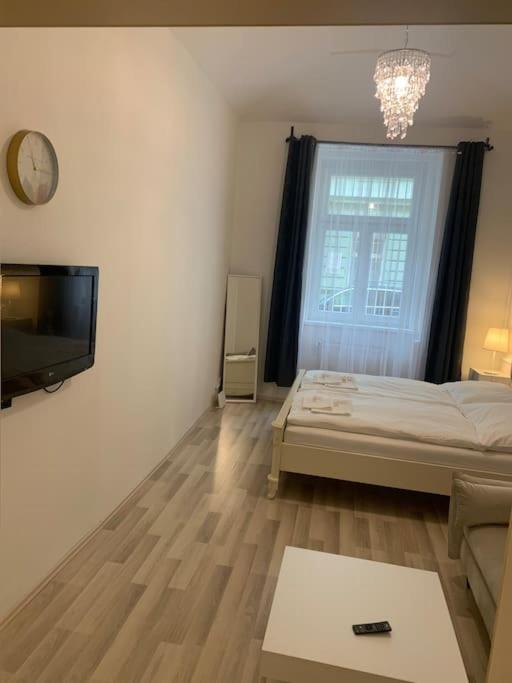 Helen Homestay Vysehrad Prague Exterior photo