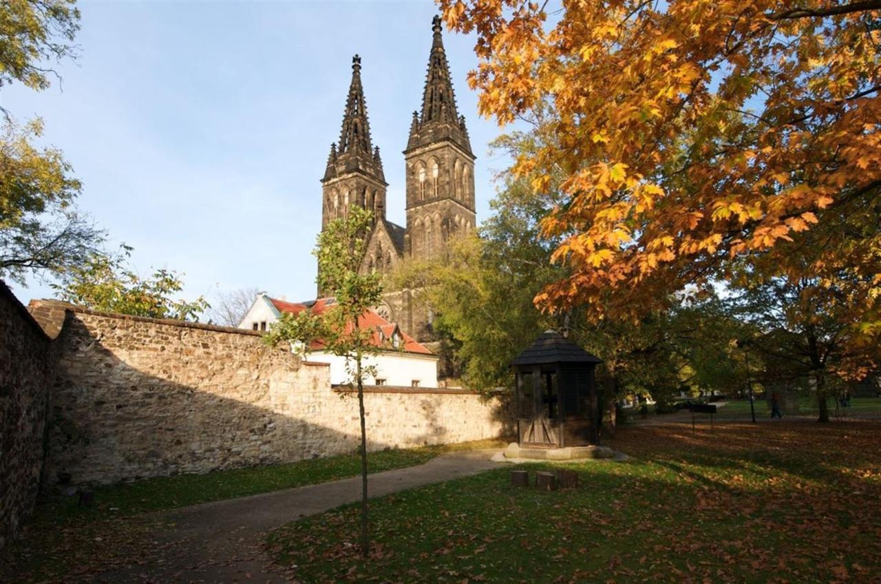 Helen Homestay Vysehrad Prague Exterior photo