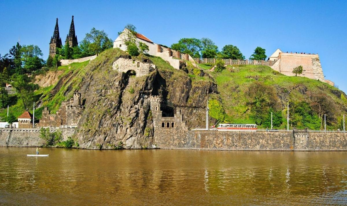 Helen Homestay Vysehrad Prague Exterior photo