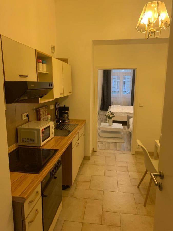 Helen Homestay Vysehrad Prague Exterior photo