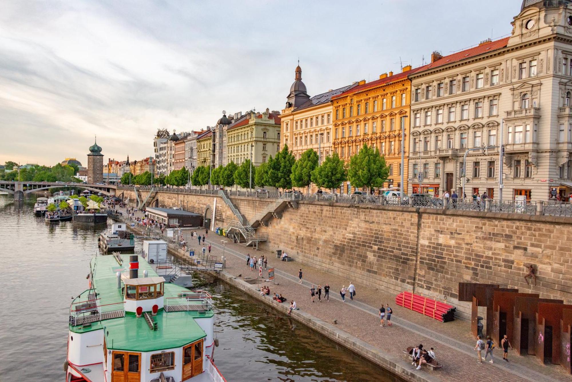 Helen Homestay Vysehrad Prague Exterior photo